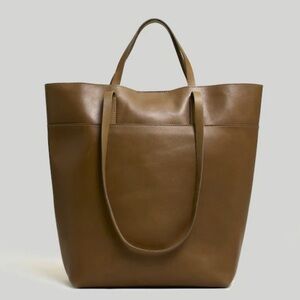Madewell The Essential Tote in Leather in Burnt Olive